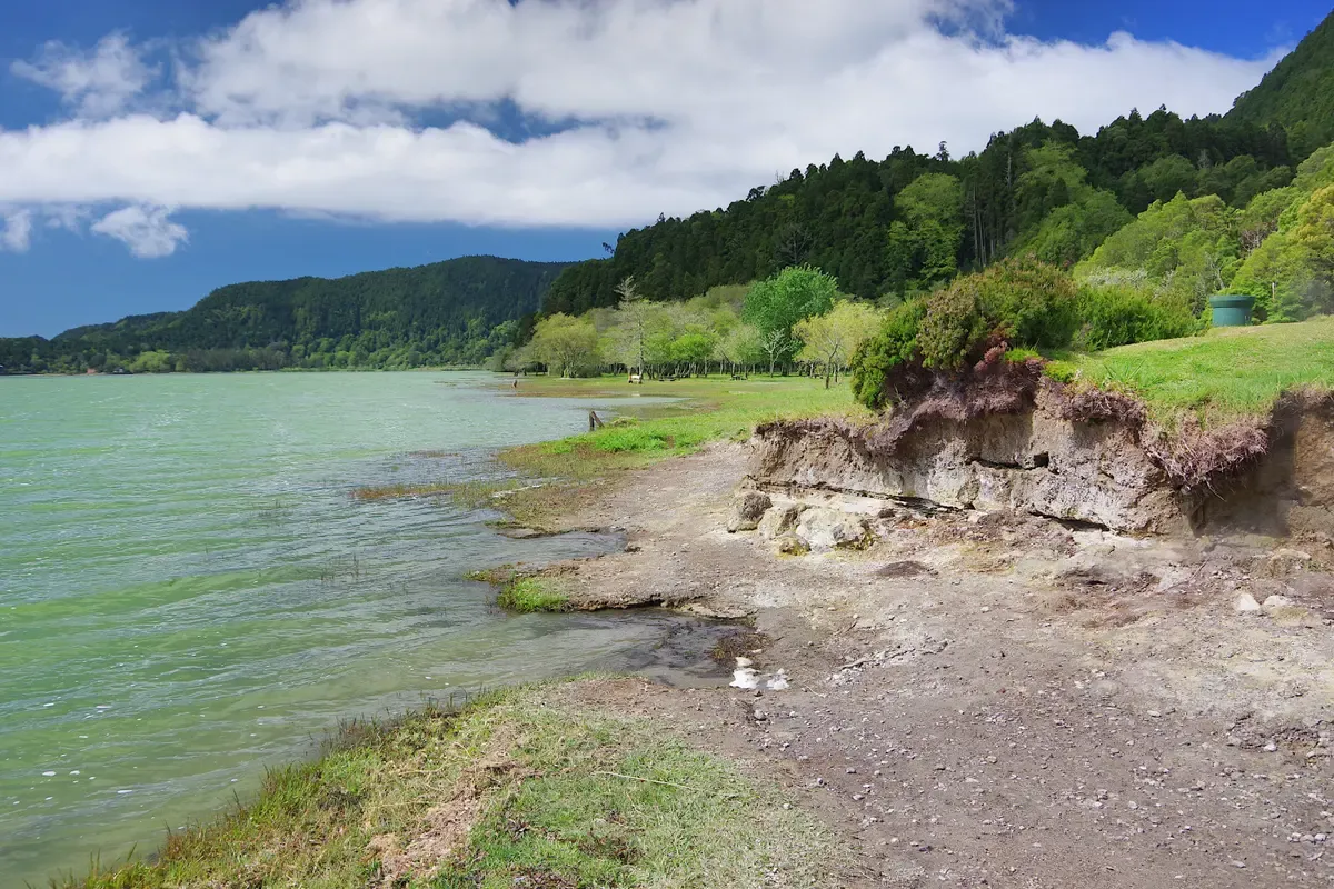 The green lake and the fumarole ground on the shore of Lagoa das Furnas